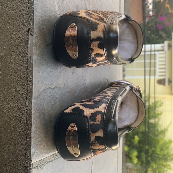 I’m selling size 11 Michael Kors leopard print - Picture 5 of 5